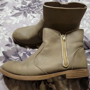 Cat & Jack big girls tan/brown boots - size 5